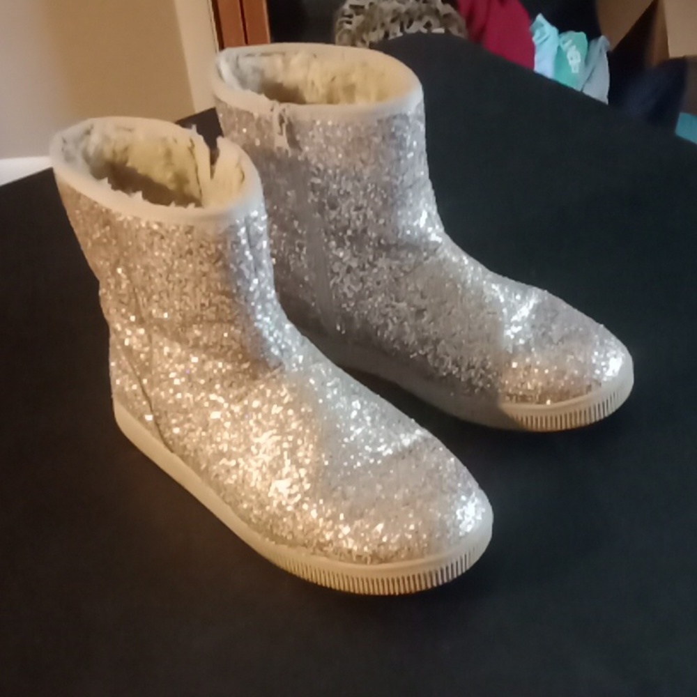 Cat and Jack size 5 boots